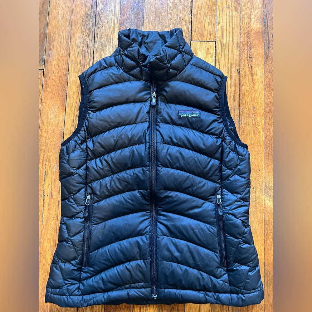 Black Patagonia down vest size XS in excellent condition